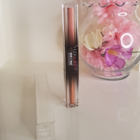 Huda Beauty (Private Jet & Shimmering Sunset) Matte & Metal Melte… - Picture 2 of 5